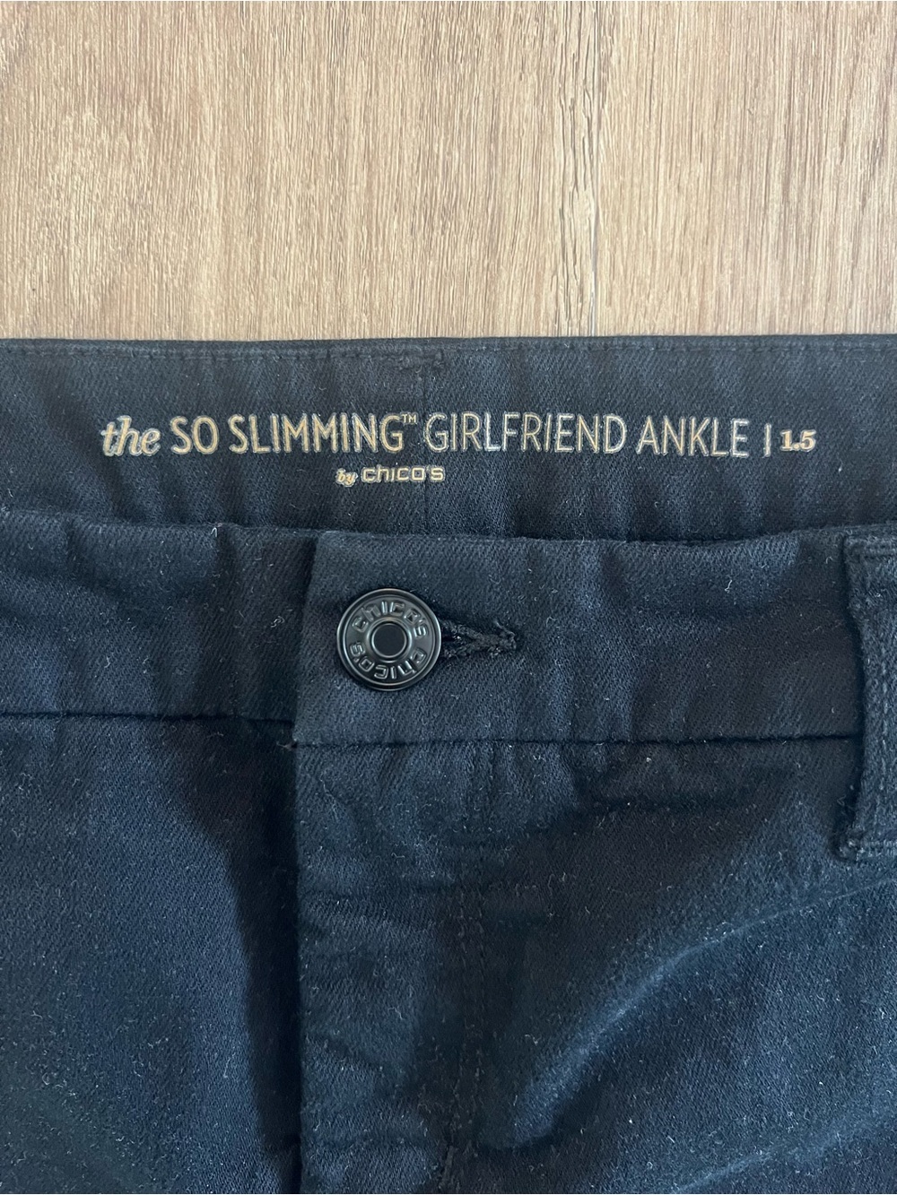 Chico's So Slimming Girlfriend Ankle Jeans Black Mid Rise 5-Pocket Button Zip - Picture 3 of 4